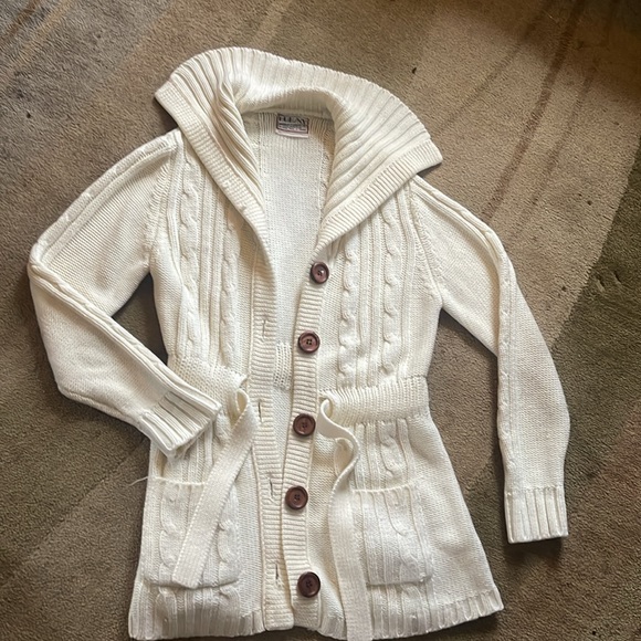 Beautiful woman’s sweater size medium - Picture 3 of 4